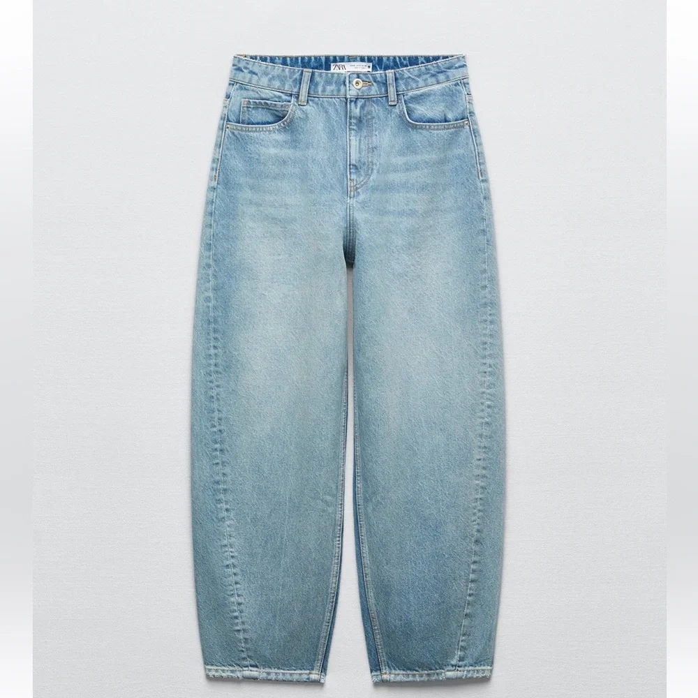 Zara jeans , boyfriend style. Brand new ! IN THE Zara WEBSITE NOW ARE $89 - Picture 2 of 2